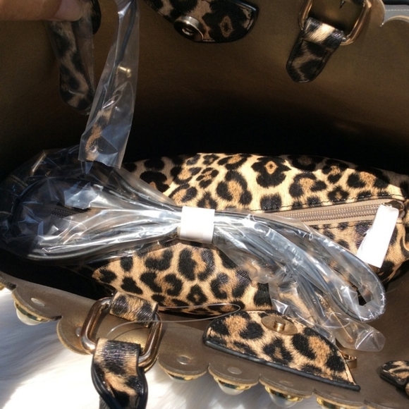 Leopard Pearl Handbag with Crossbody Purse and Dustbag - Picture 5 of 8